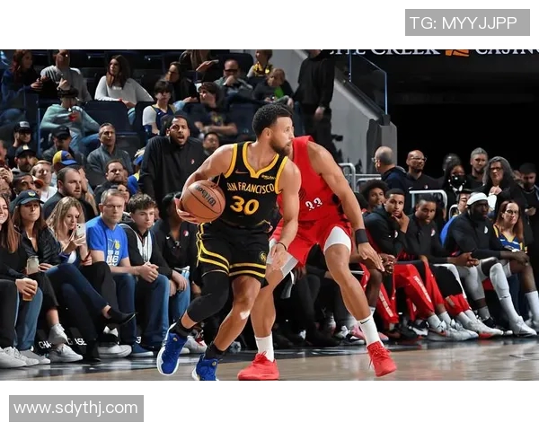 小牛队对阵勇士库里狂砍51分展现超级巨星风采